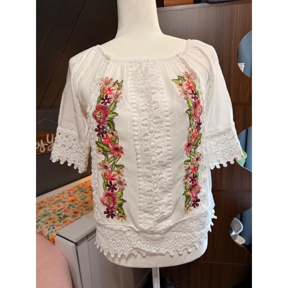 Perfect Transition Piece for Fall Boho Peasant Blouse Crochet Lace Trim